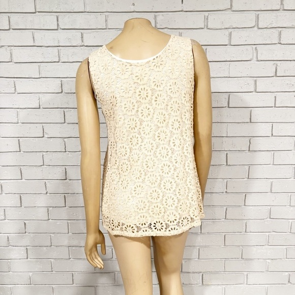 MM Coutoure Lace Detail Shell with Pearl Detail - Picture 3 of 5